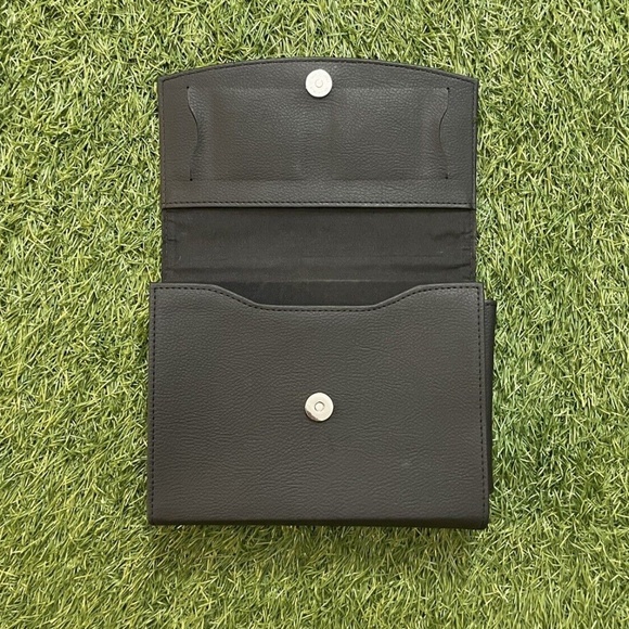 2018 Mercedes-Benz GLC Owners Manual (GLC43 GLC63 AMG, GLC300, GLC350e 4MATIC) - Picture 12 of 12